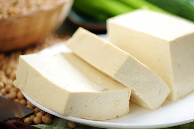В нашем магазине здоровых продуктов Вы можете приобрести тофу (соевый сыр) собственного производства.